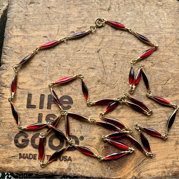 Vintage Red Enamel Gold Tone Necklace Women’s Jewelry - Picture 6 of 8